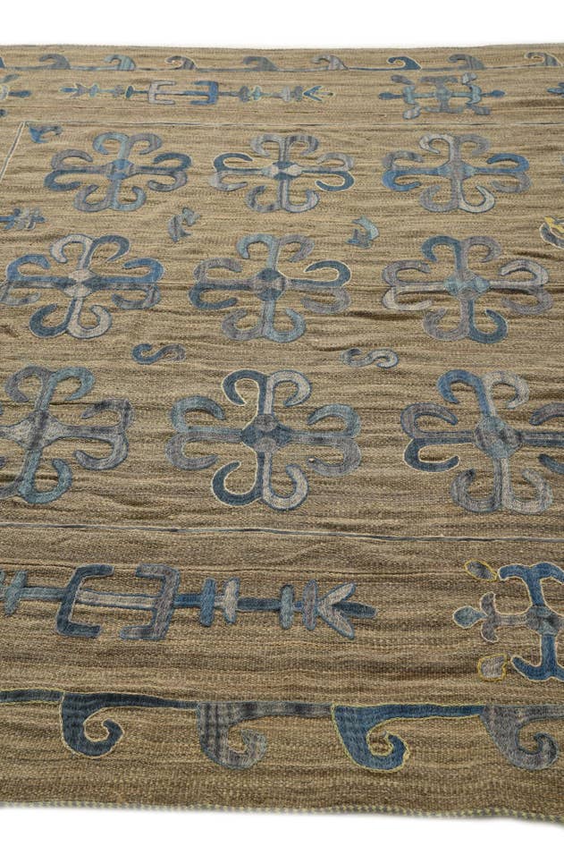 Detail image of 6' 7 x 9' Hand Woven Kilim Suzani Wool Rug