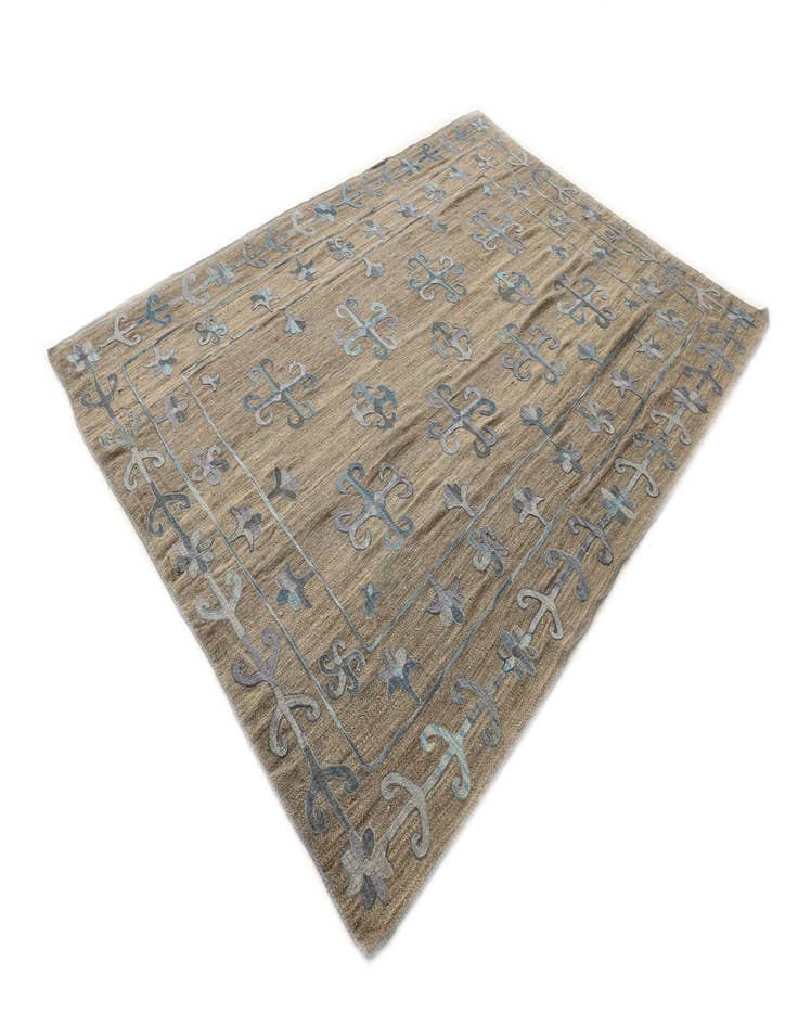 Detail image of 6' 8 x 9'  Hand Woven Kilim Suzani Wool Rug