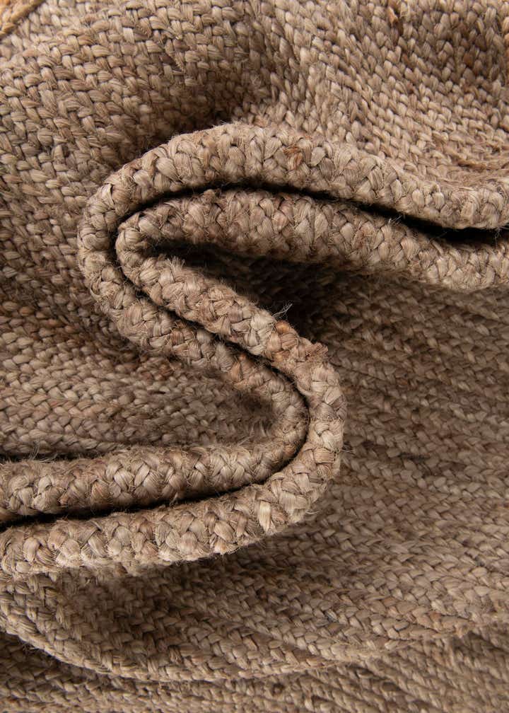 7' 10 x 7' 10 Handmade Braided Jute Round Rug
