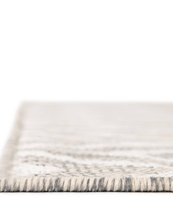 Detail image of 5' 3 x 8' Easy-Clean Jill Zarin Turks and Caicos Indoor / Outdoor Rug