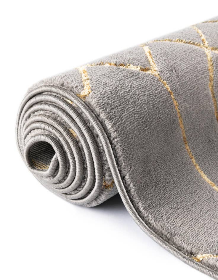 Detail image of 7' 10 x 10'  Marilyn Monroe&trade; Glam Trellis Oval Rug