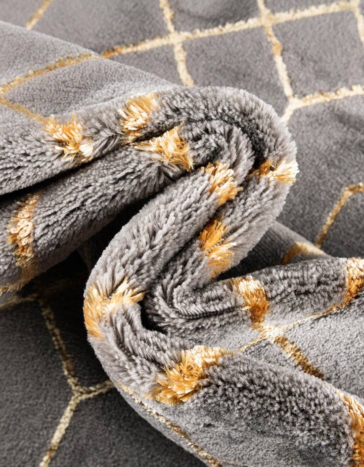 Detail image of 7' 10 x 10' Marilyn Monroe™ Glam Trellis Oval Rug