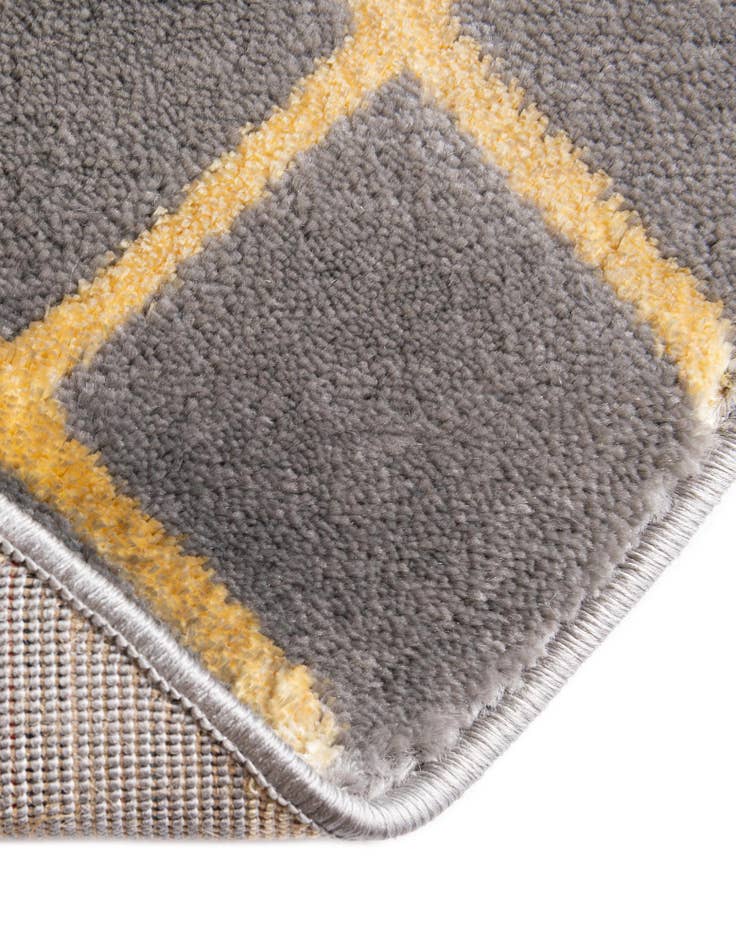 Detail image of 5' 3 x 5' 3  Marilyn Monroe&trade; Glam Trellis Round Rug