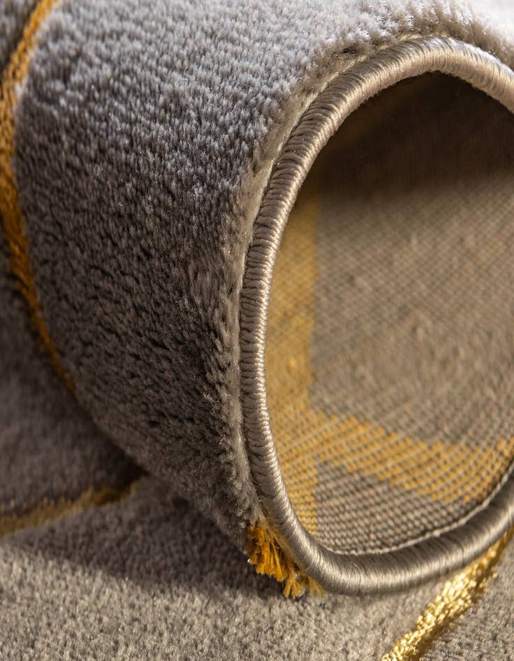 Detail image of 2' 7 x 12'  Marilyn Monroe&trade; Glam Trellis Runner Rug