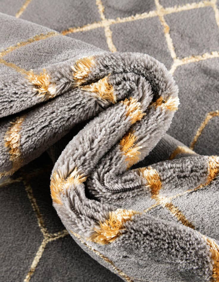 Detail image of 2' 7 x 12'  Marilyn Monroe&trade; Glam Trellis Runner Rug