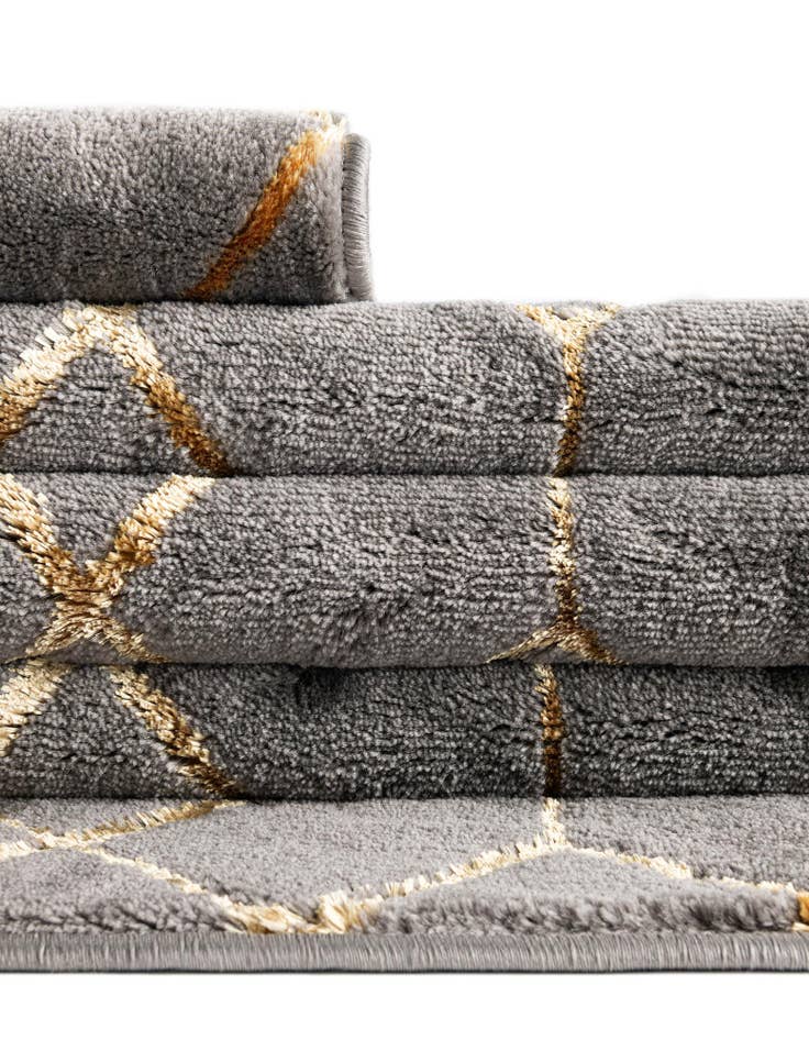 Detail image of 2' 7 x 12'  Marilyn Monroe&trade; Glam Trellis Runner Rug