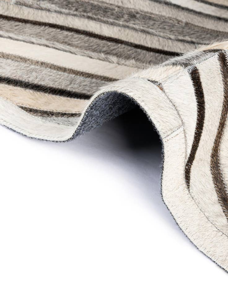 Detail image of 4' 1 x 4' 1 Cowhide Leather Round Rug