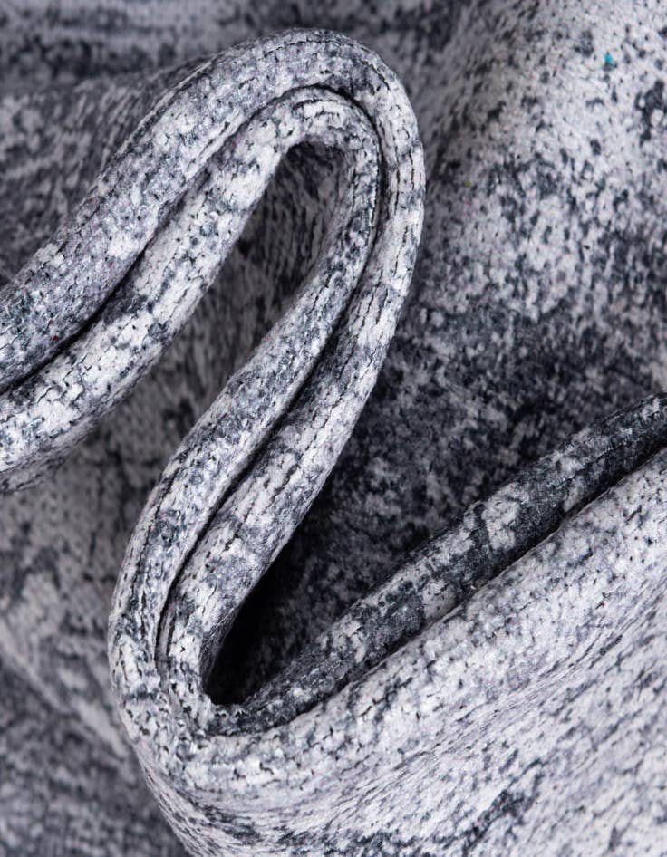 Detail image of 7' 10 x 7' 10  Washable Yara Round Rug