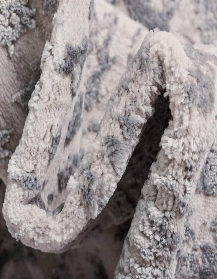 Detail image of 5' 3 x 8' Derbyshire Oval Rug