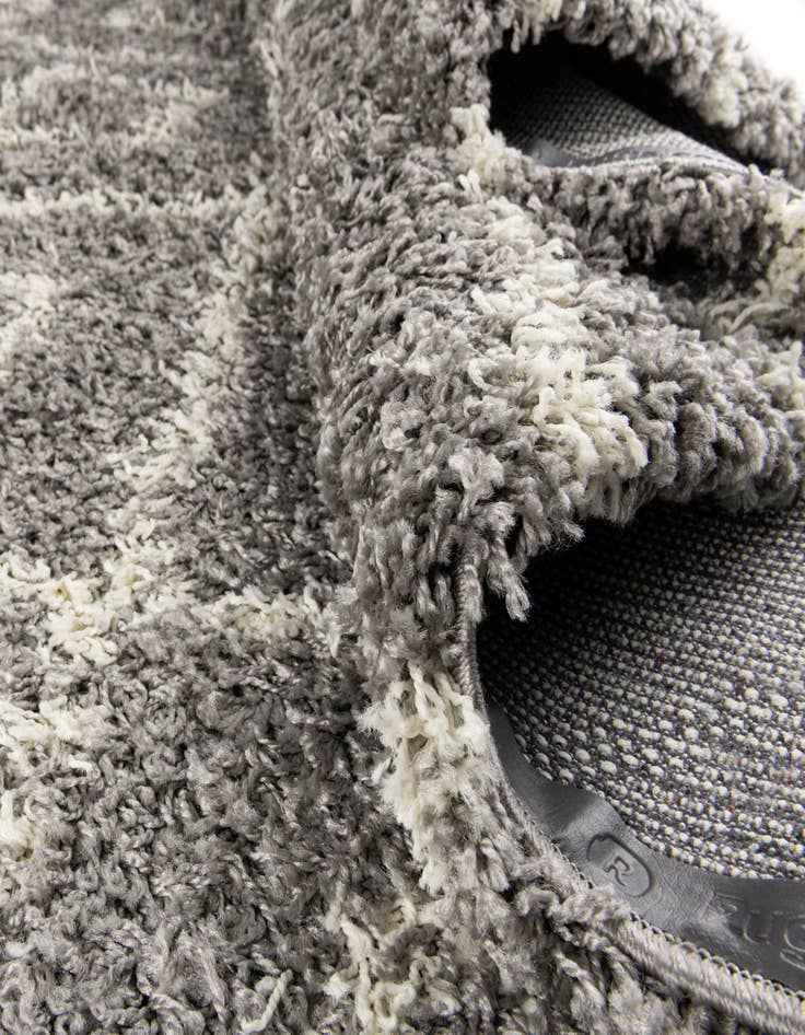 Detail image of 5' 3 x 8' Lattice Shag Oval Rug