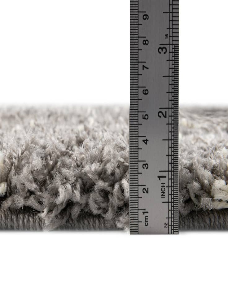 Detail image of 4' x 6' Lattice Shag Oval Rug