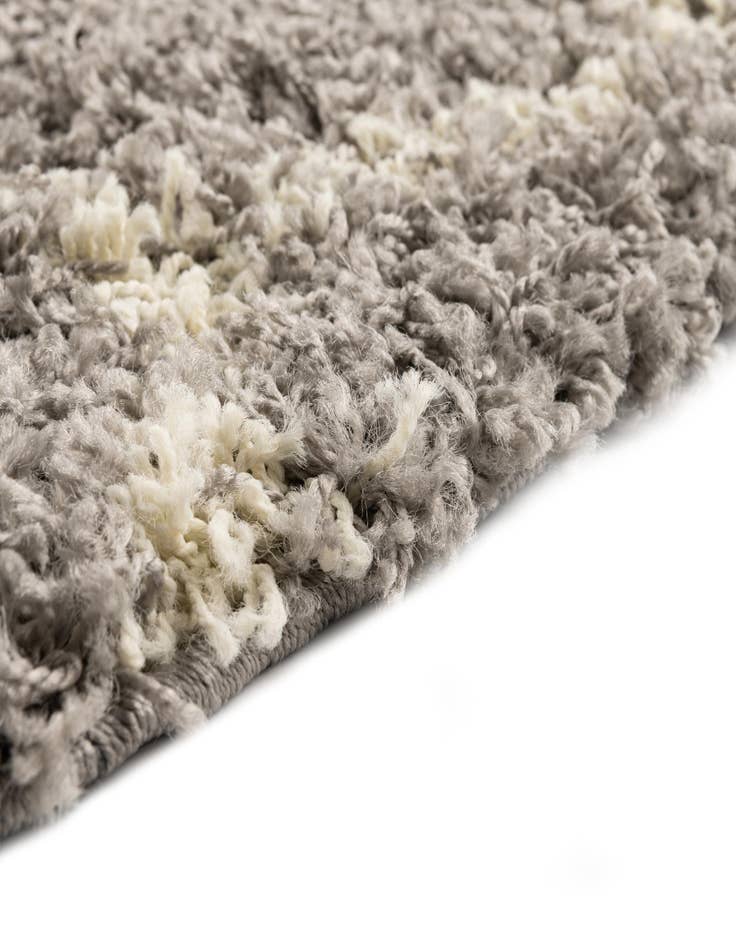 Detail image of 4' x 6' Lattice Shag Oval Rug