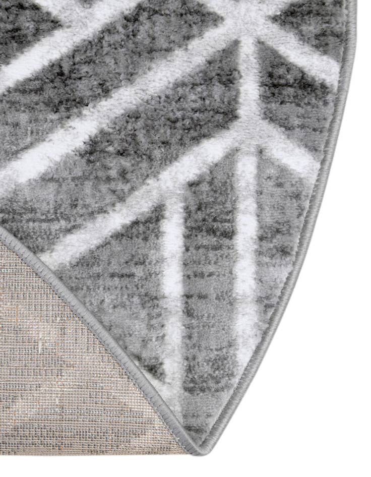 Detail image of 5' 3 x 8' Lattice Trellis Oval Rug