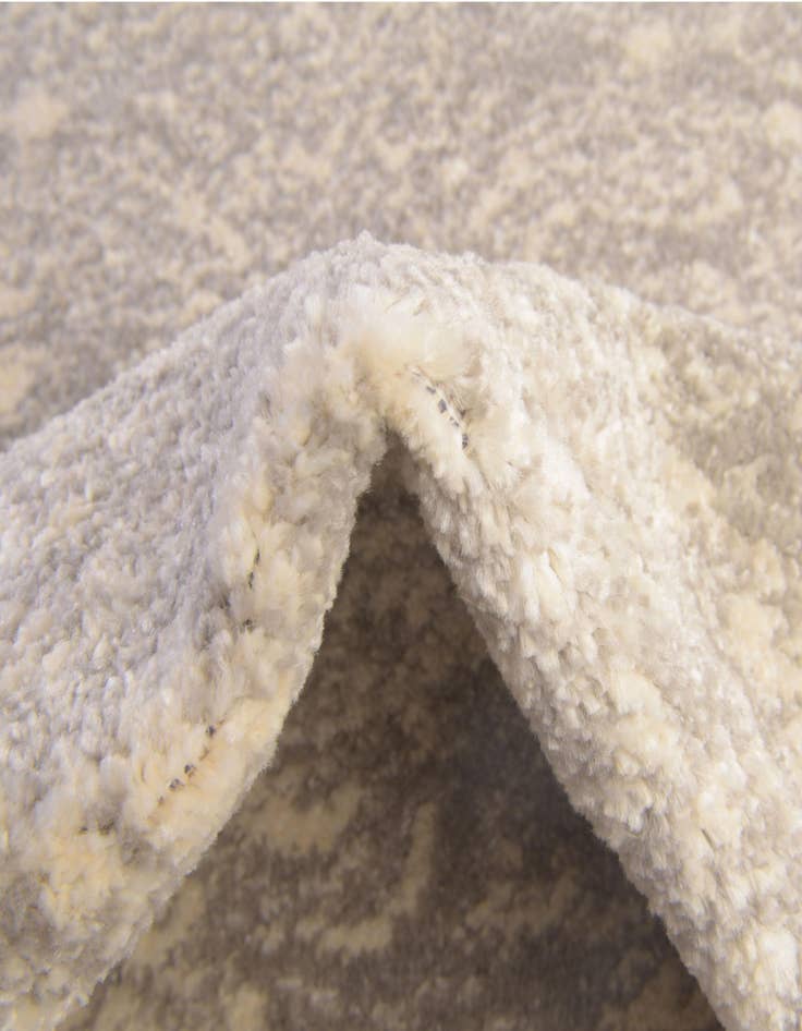 Detail image of 7' 10 x 10' 2 Lola Oval Rug