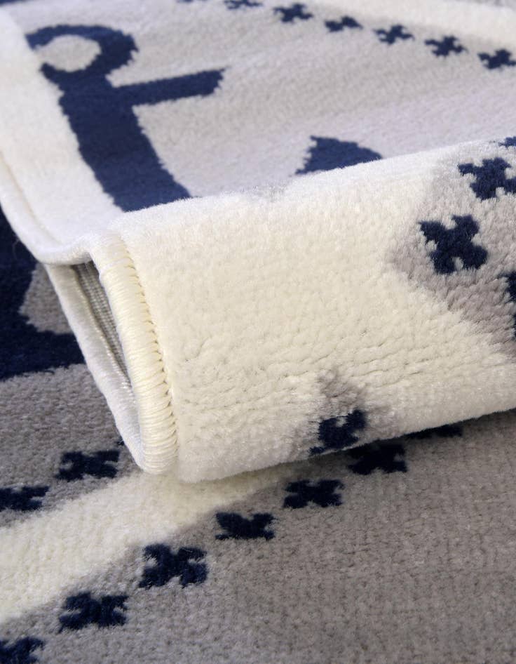 Detail image of 5' 3 x 8' Metropolis Oval Rug