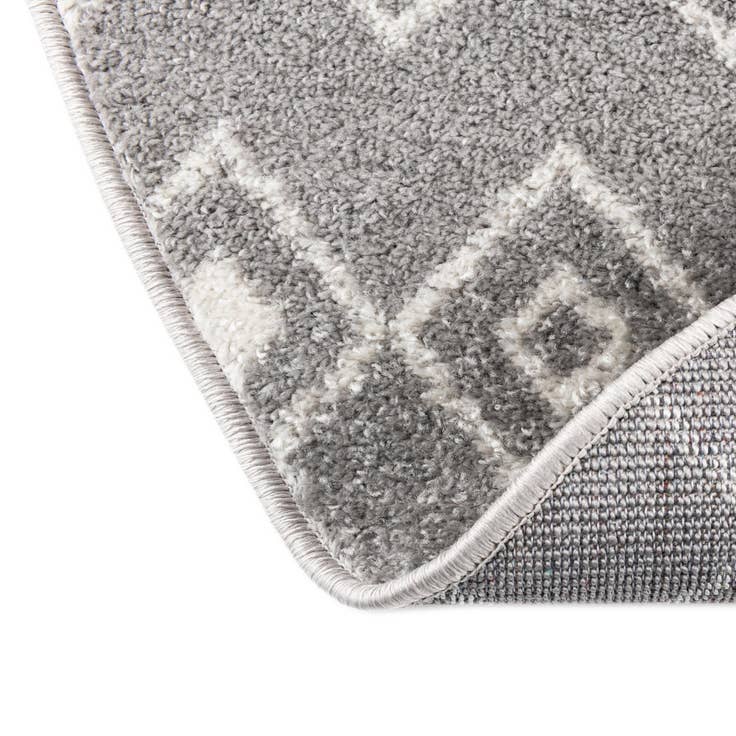 Detail image of 7' 10 x 10' Moroccan Trellis Oval Rug