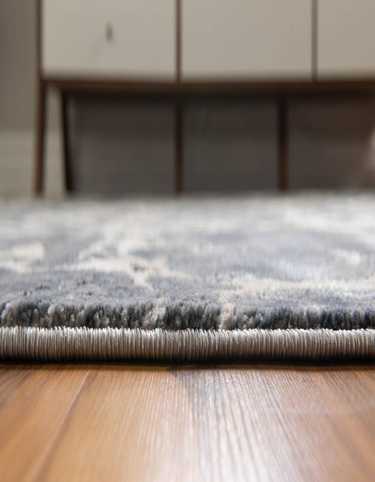 Detail image of 8' x 10' Oasis Oval Rug