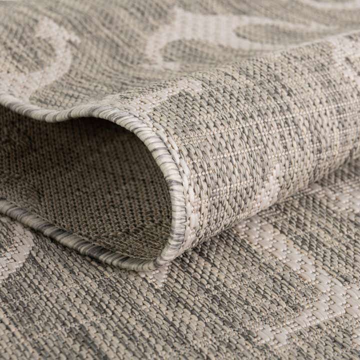7' 10 x 10' Easy-Clean Coastal Indoor / Outdoor Oval Rug