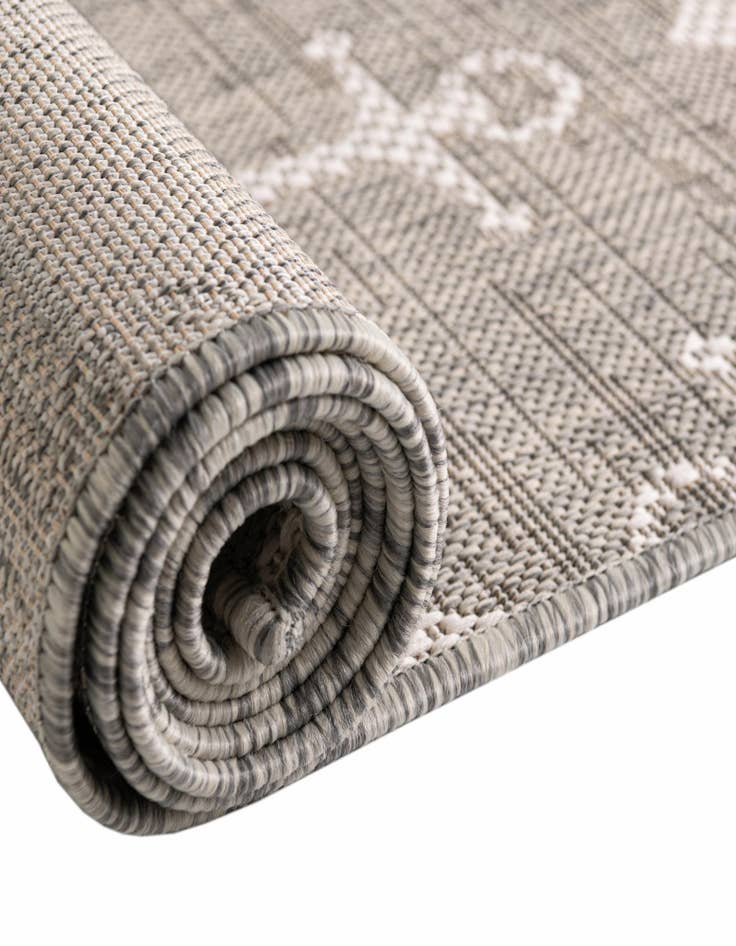 Detail image of 5' 3 x 8' Easy-Clean Coastal Indoor / Outdoor Oval Rug