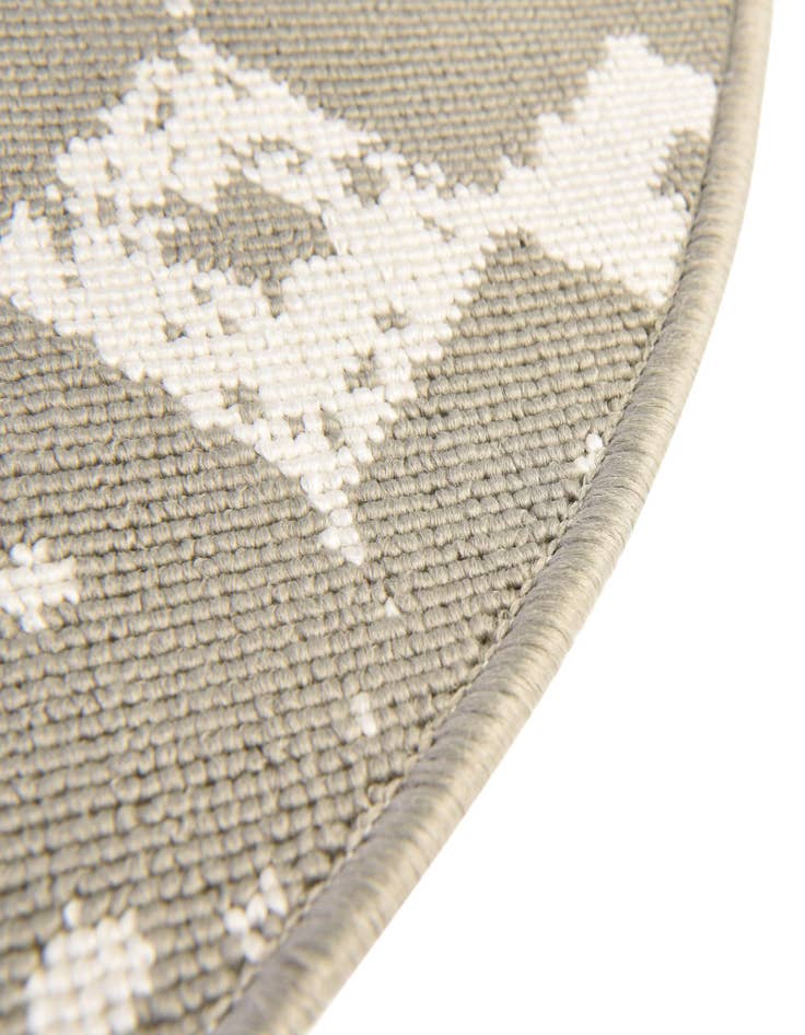 Detail image of 7' 10 x 10' Washable Lattice Indoor / Outdoor Oval Rug