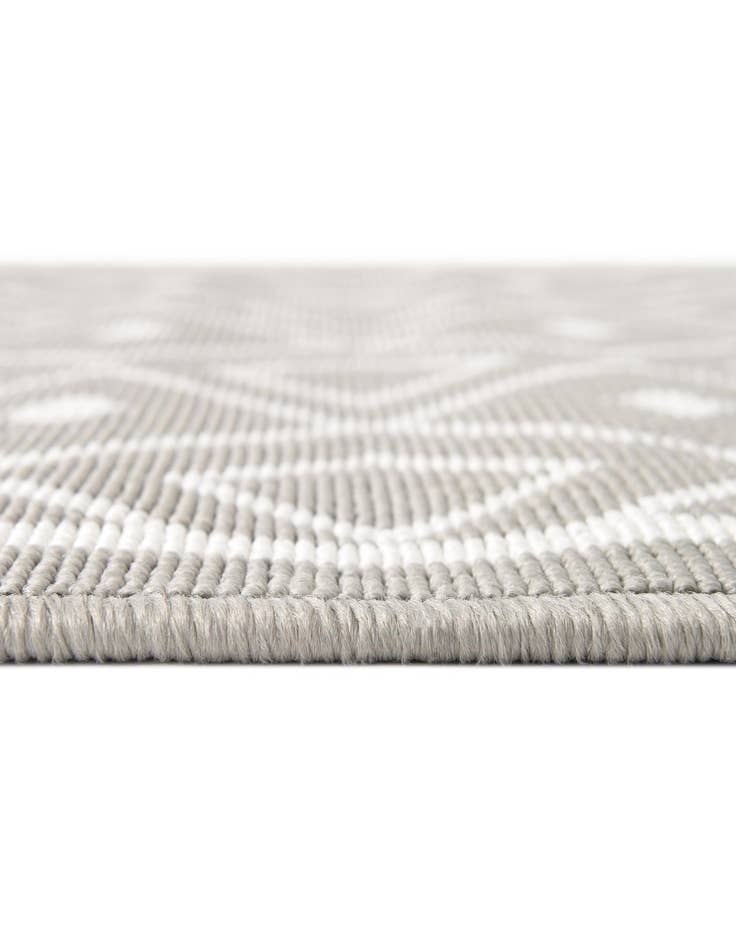 Detail image of 7' 10 x 10' Easy-Clean Trellis Indoor / Outdoor Oval Rug