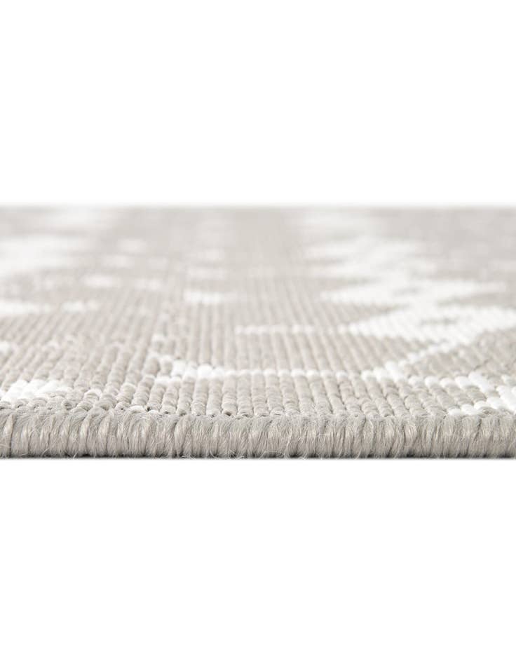 Detail image of 7' 10 x 10' Easy-Clean Trellis Indoor / Outdoor Oval Rug