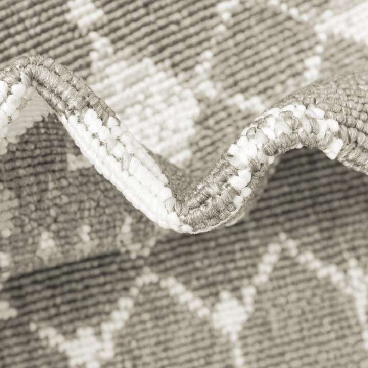 5' 3 x 8' Easy-Clean Trellis Indoor / Outdoor Oval Rug