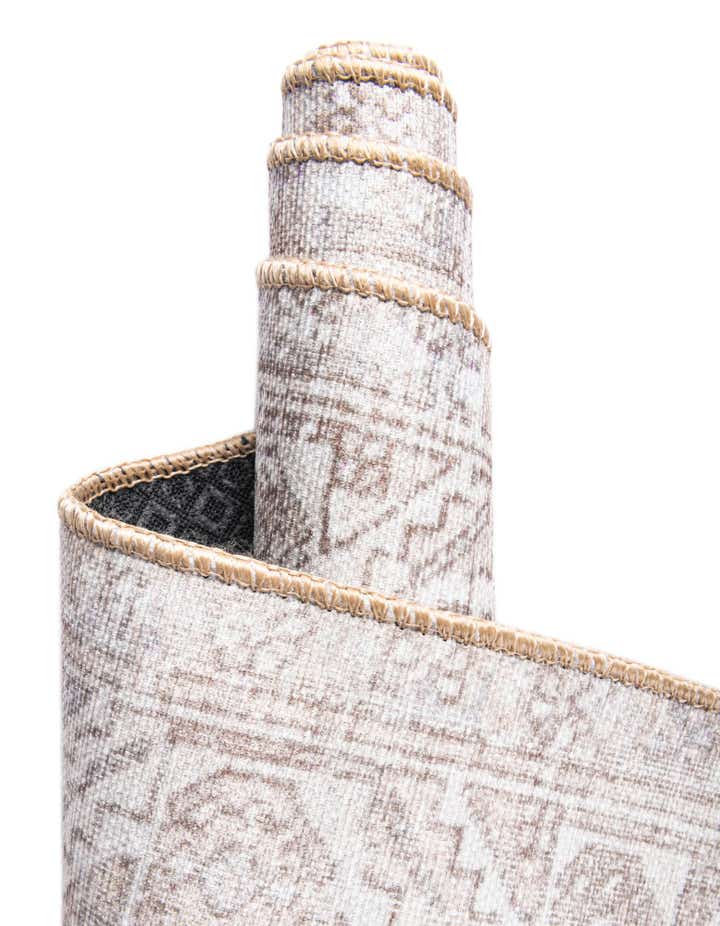 2' x 3' Washable Timeless Oval Rug