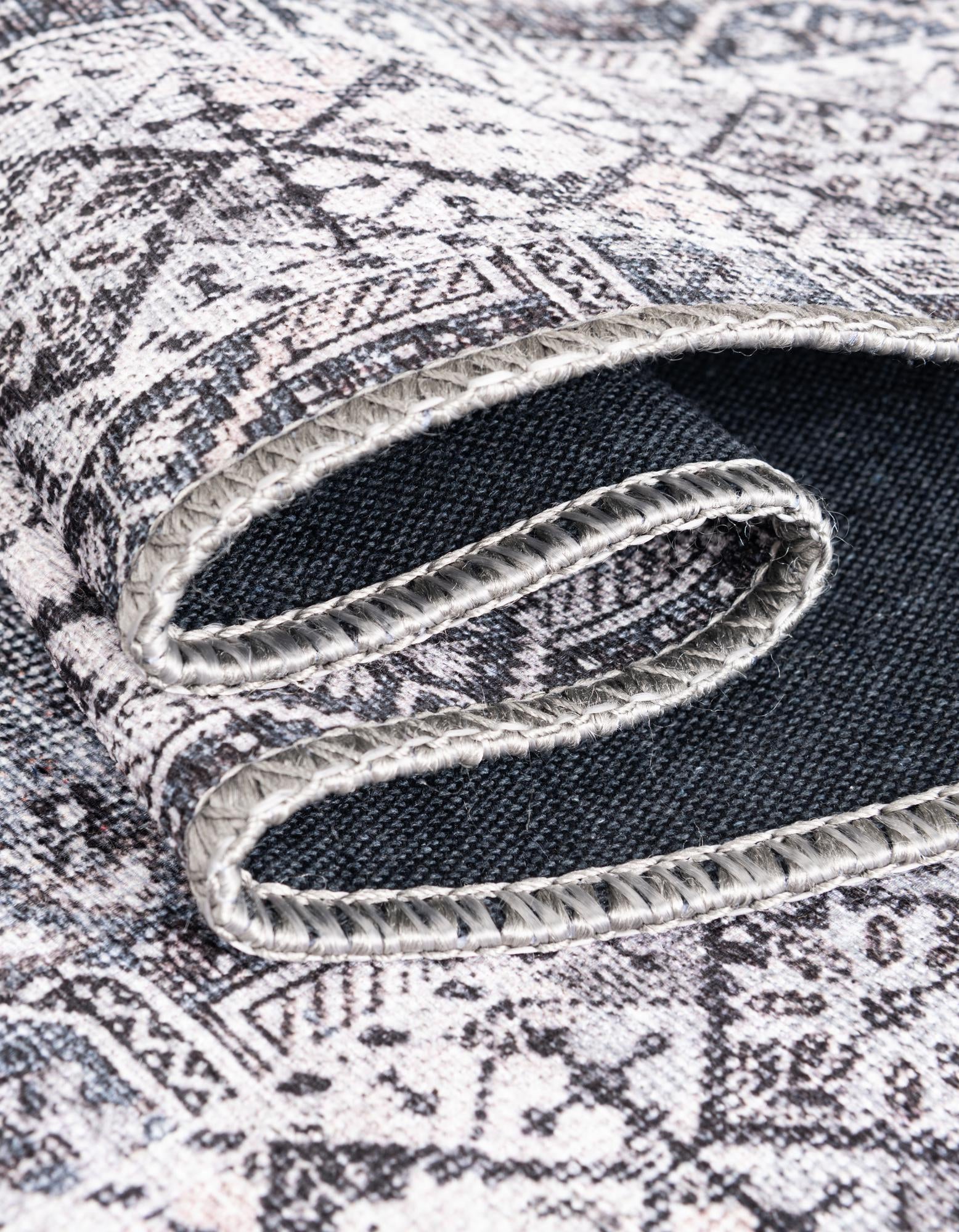 2' x 3' 1 Washable Timeless Oval Rug