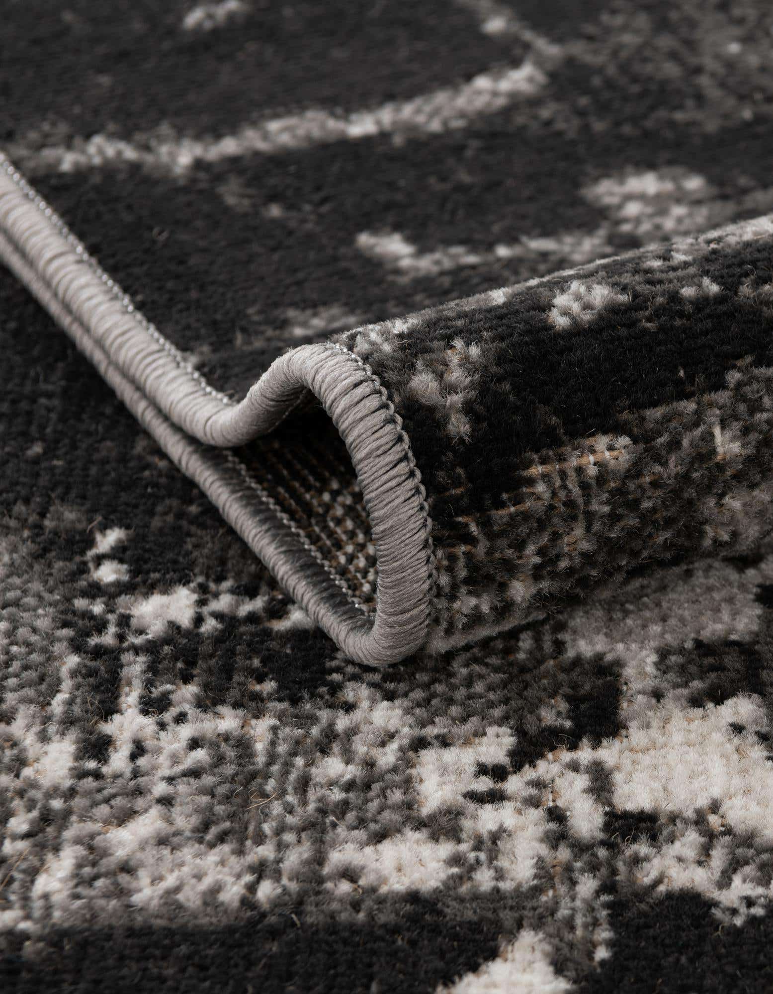 Detail image of 3' 3 x 5' 3 Valencia Oval Rug