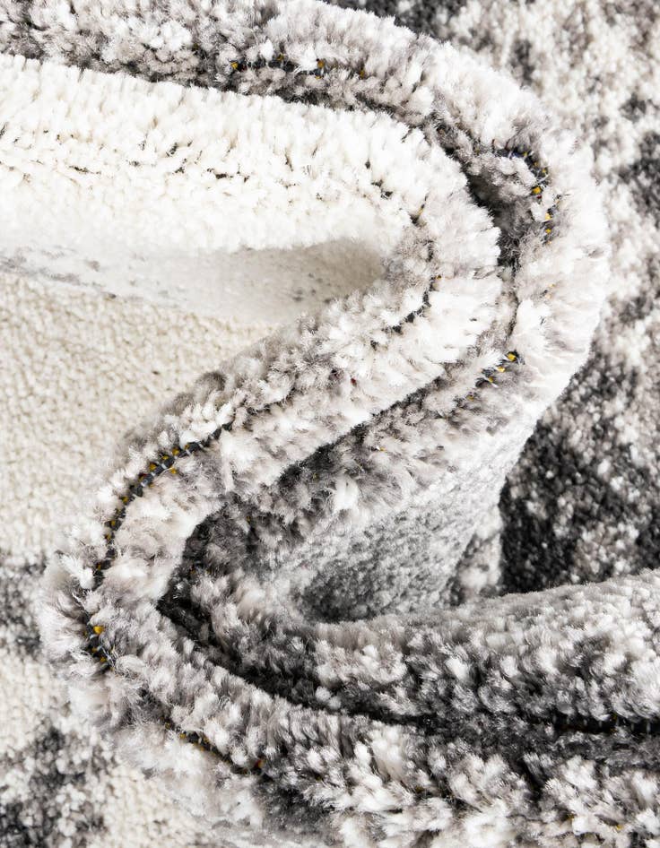 Detail image of 7' 10 x 10' Veneto Oval Rug