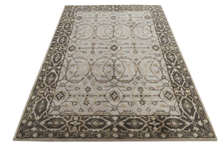 Detail image of 5' x 7' 6 Agra Rug