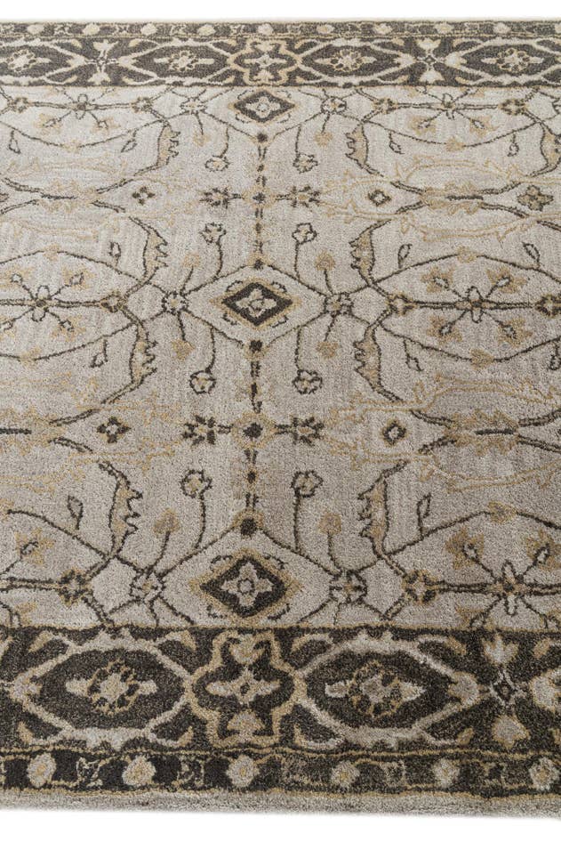 Detail image of 5' x 7' 6 Agra Rug
