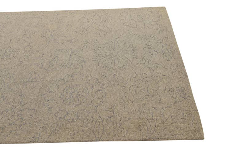 Detail image of 5' x 7' 10 Agra Rug