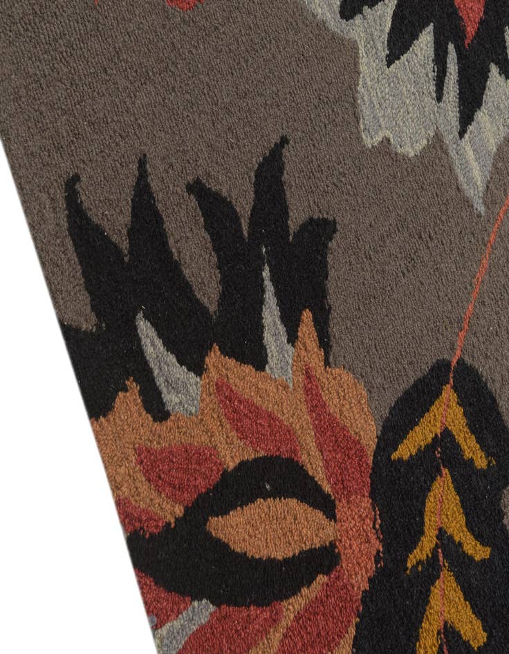 Detail image of 5' 1 x 8' 1 Agra Wool Rug