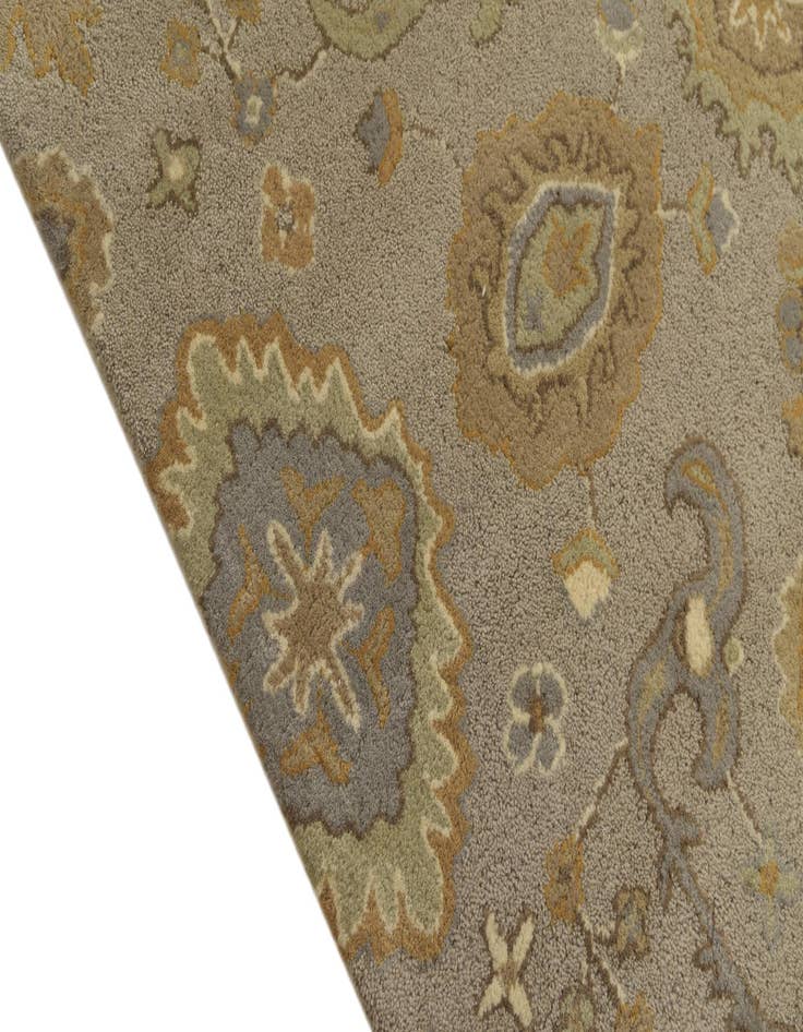 Detail image of 5' x 8' Agra Wool Rug