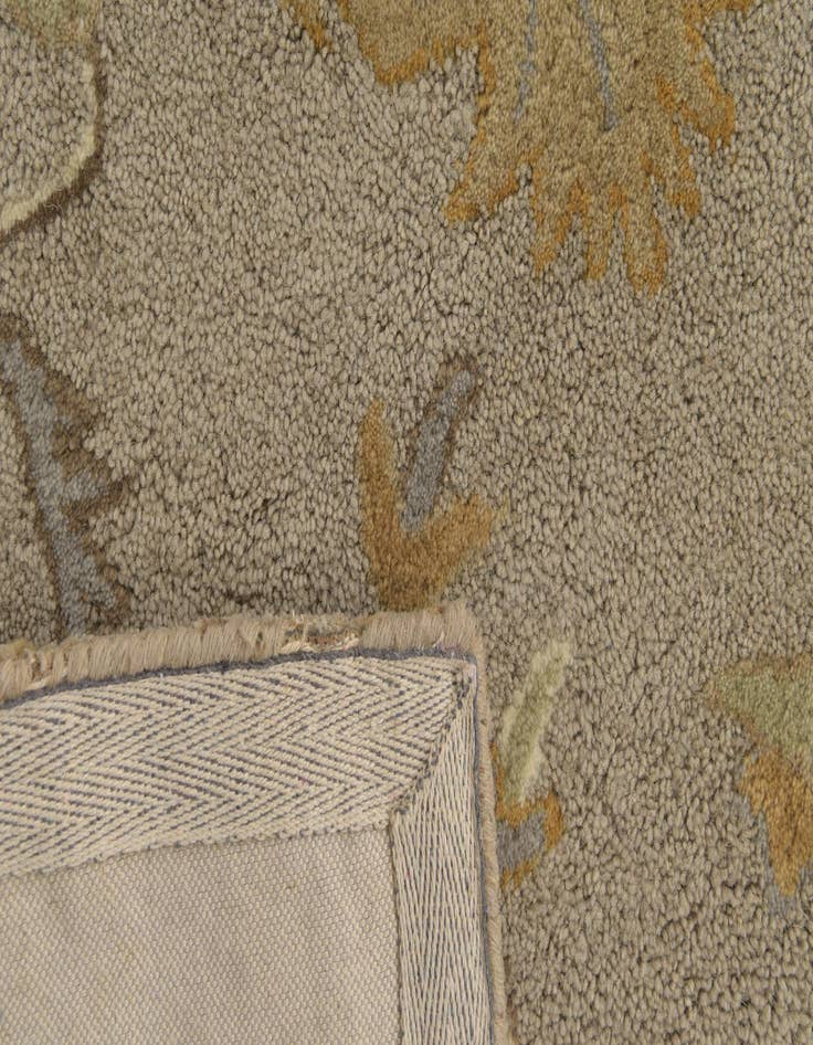 Detail image of 5' x 8' Agra Wool Rug