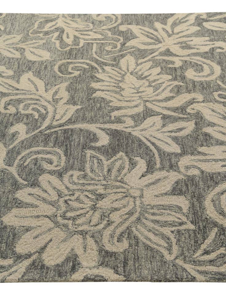 Detail image of 5' 1 x 8' Agra Wool Rug