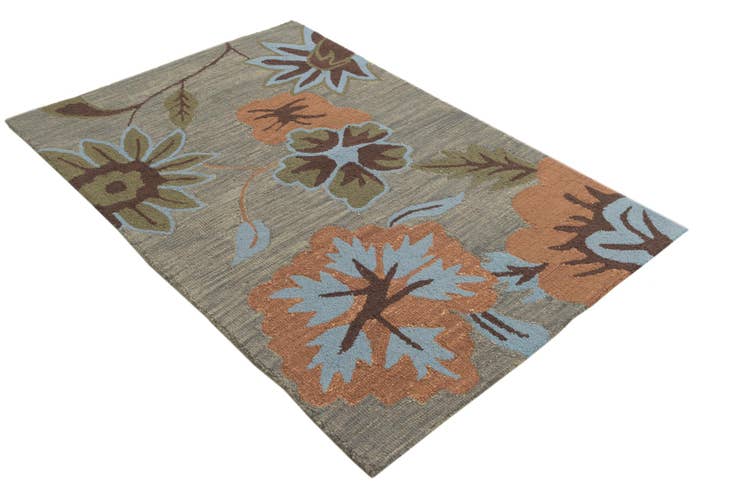 Detail image of 4' x 6' Agra Wool Rug