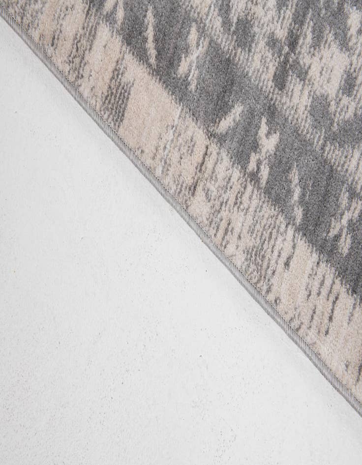 Detail image of 7' x 10' Alexis Rug