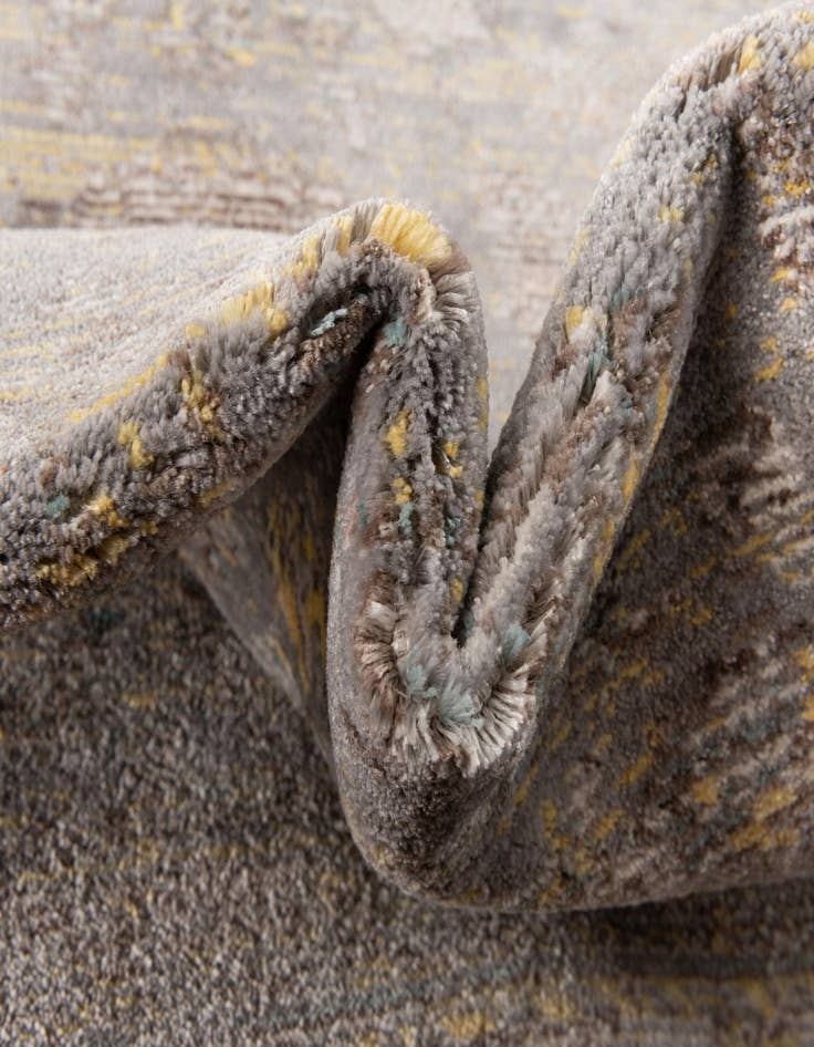 Detail image of 4' 7 x 6' 7 Alexis Rug