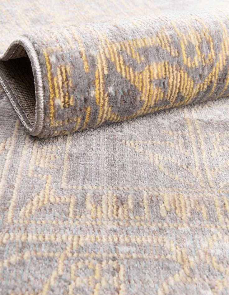 Detail image of 4' x 6' Alexis Rug