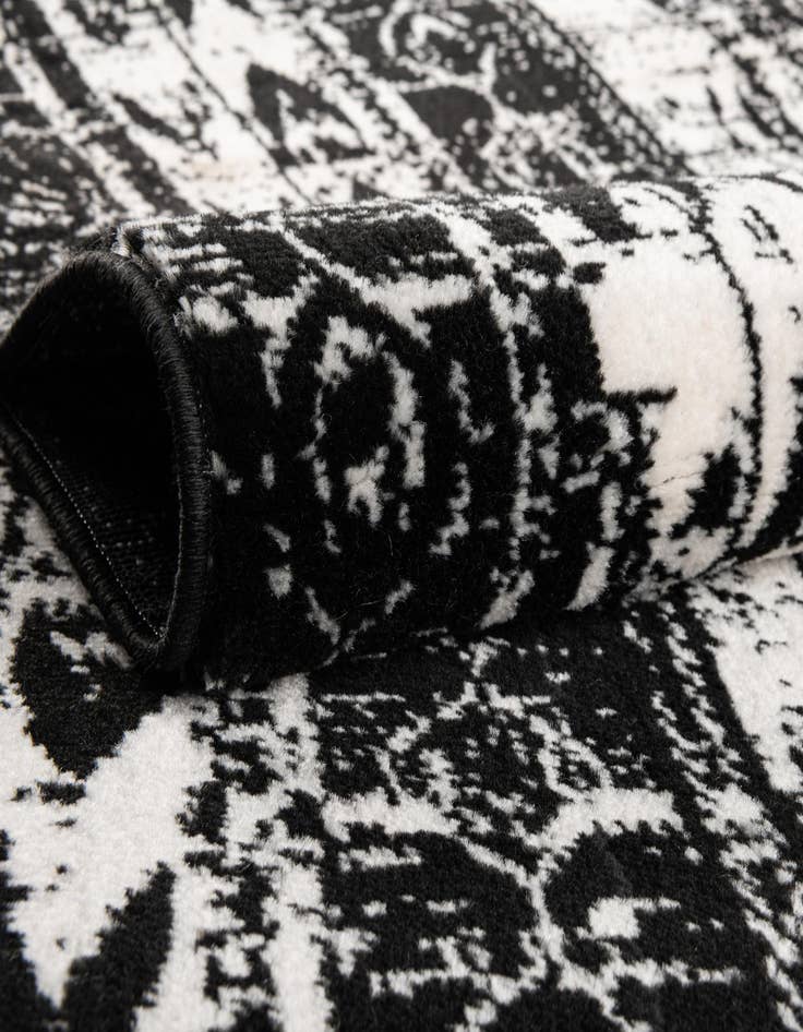 Detail image of 7' 9 x 10' Alexis Rug