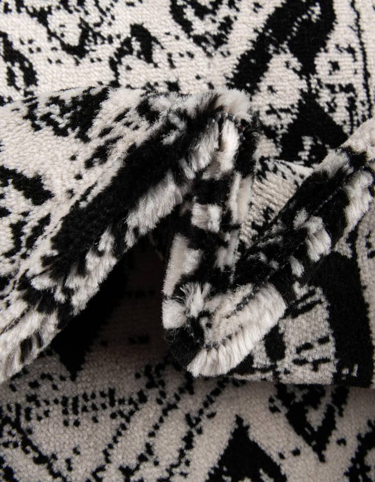 Detail image of 7' 9 x 10' Alexis Rug