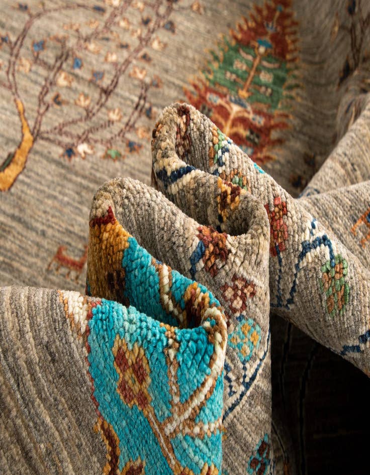 Detail image of 5' 8 x 7' 7 Ariana Wool Rug