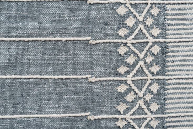 Detail image of 4' 2 x 6' Hand Woven Arizona Wool Rug