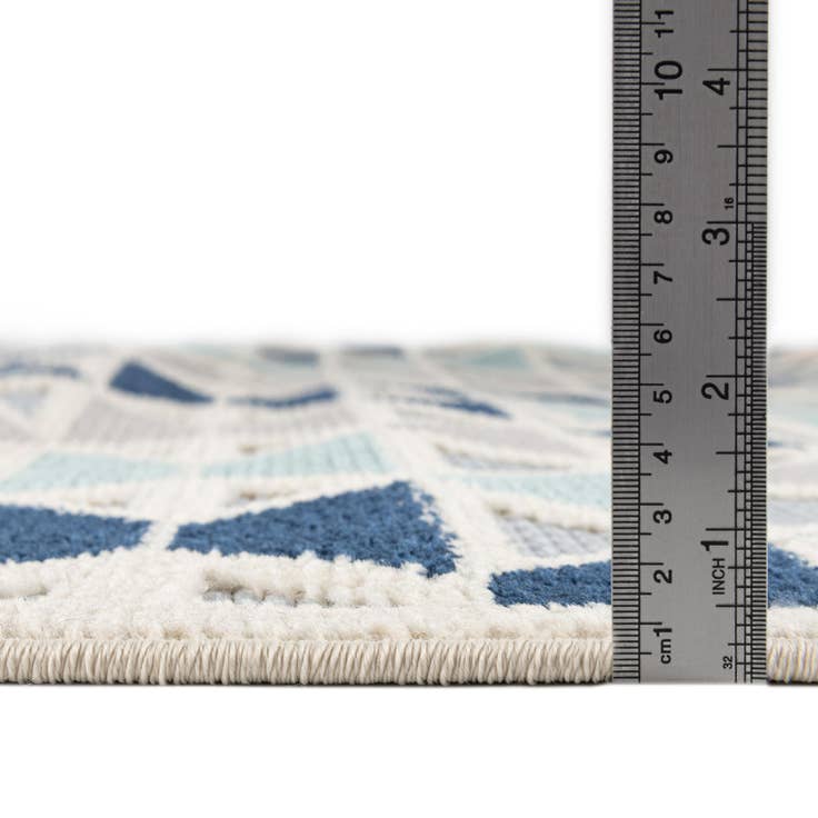Detail image of 7' 10 x 10' Easy-Clean Aruba Indoor / Outdoor Rug