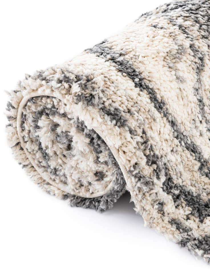 Detail image of 2' 2 x 3' Athena Shag Rug