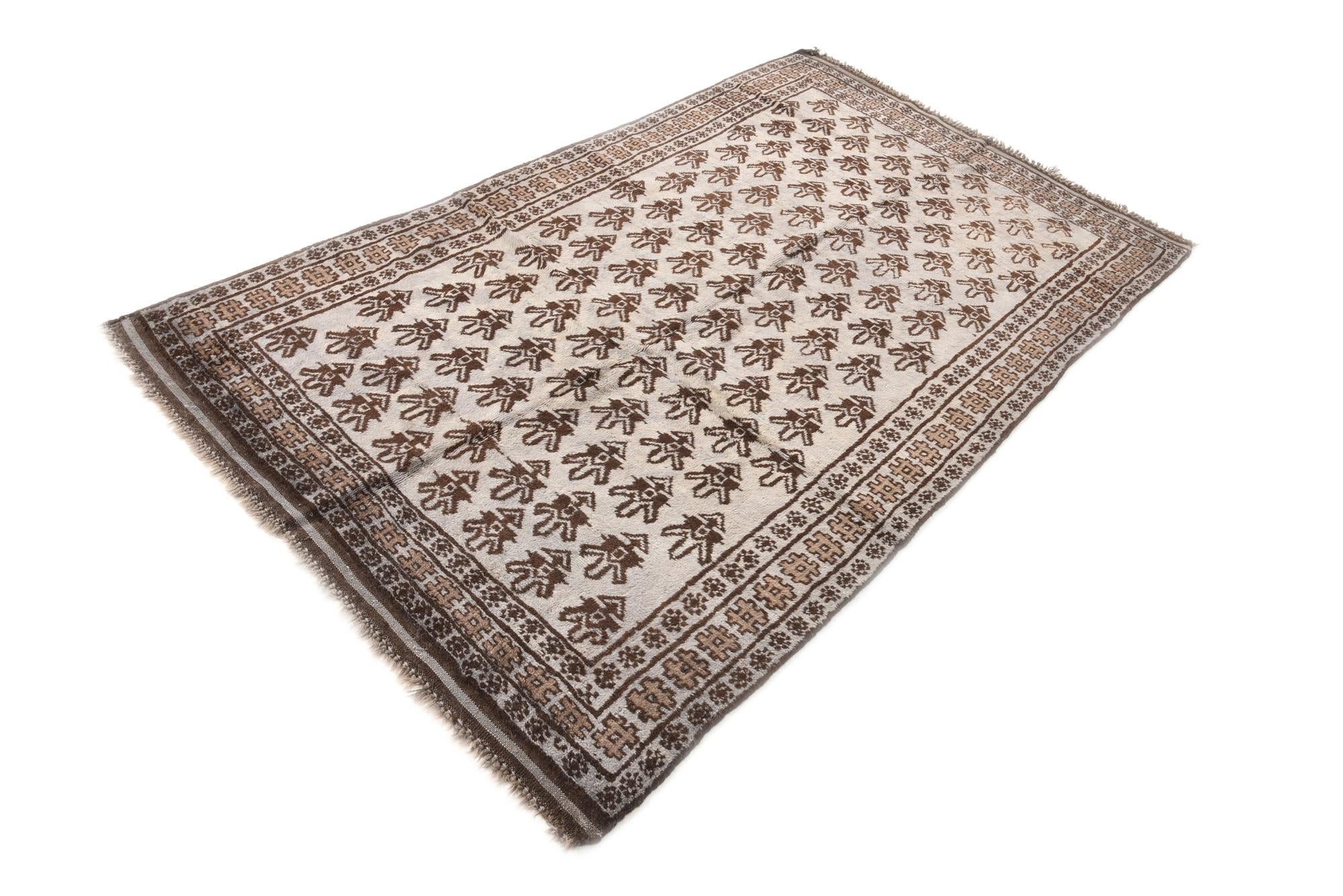 4' 9 x 8' Hand Knotted Balouch Wool Rug