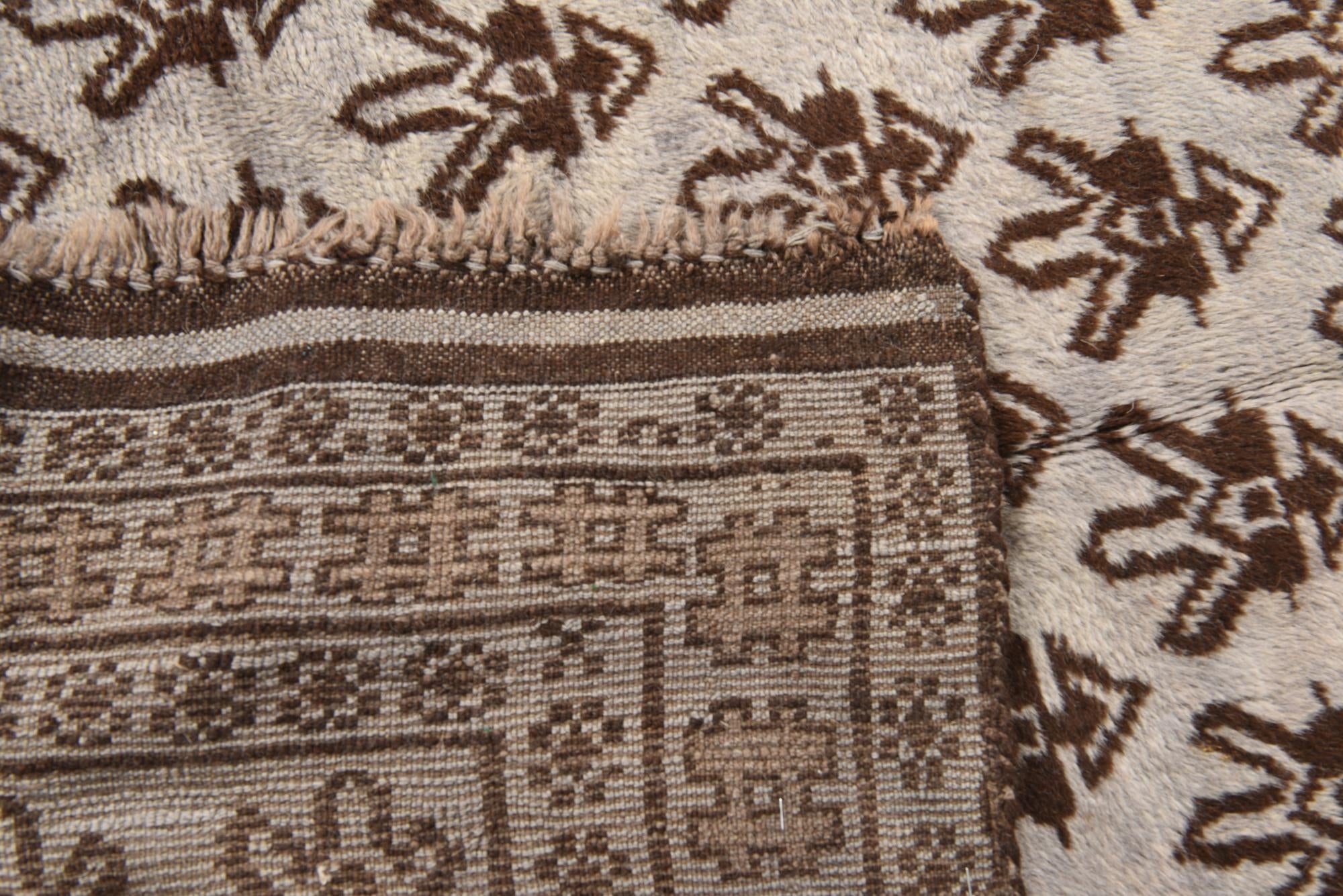 4' 9 x 8' Hand Knotted Balouch Wool Rug